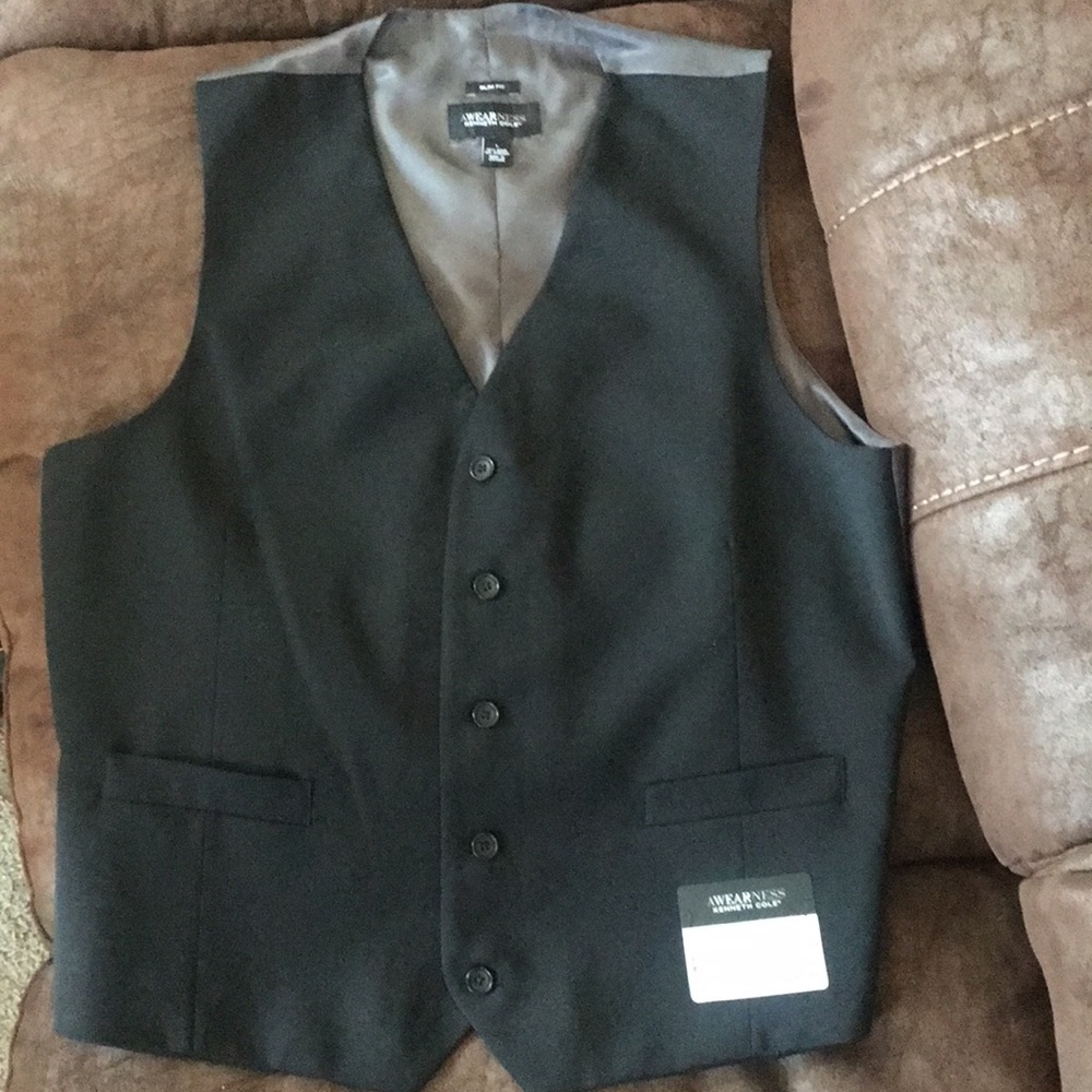 Slim Fit Awearness Kenneth Cole Black Vest.